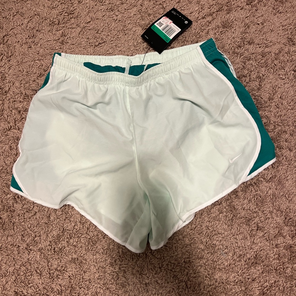 Nike girls running shorts XL. NWT